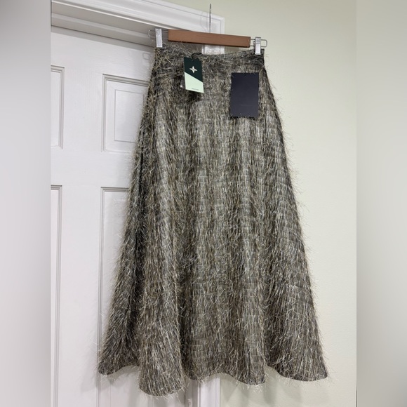 Tuckernuck Dresses & Skirts - Tuckernuck Metallic tinsel fringe midi Skirt
